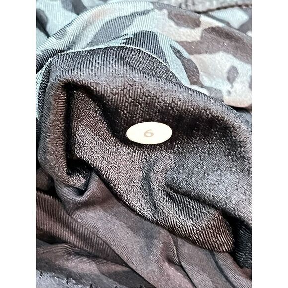 Lululemon Wunder Under Sexy Sheer Mesh Ankle Leggings Size 6 - Picture 4 of 4